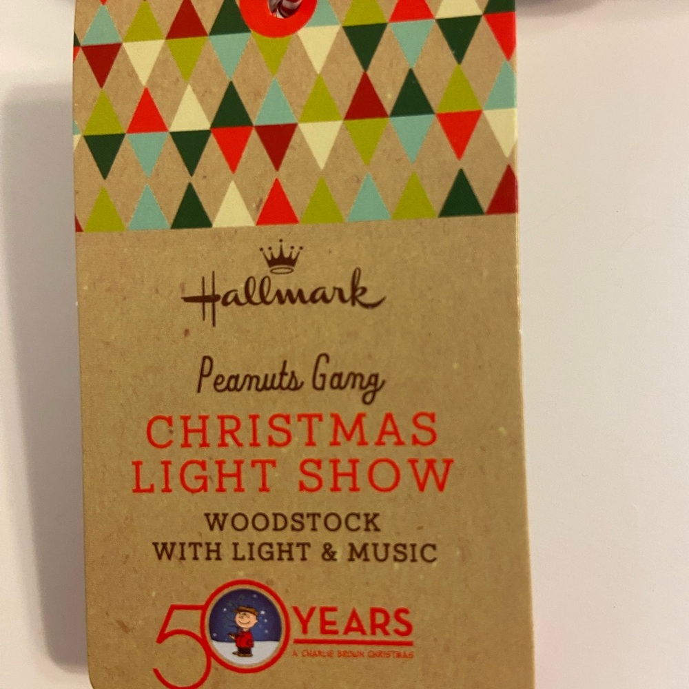 2015 Hallmark Christmas Light Show Tree with Woodstock - Picture 3 of 3